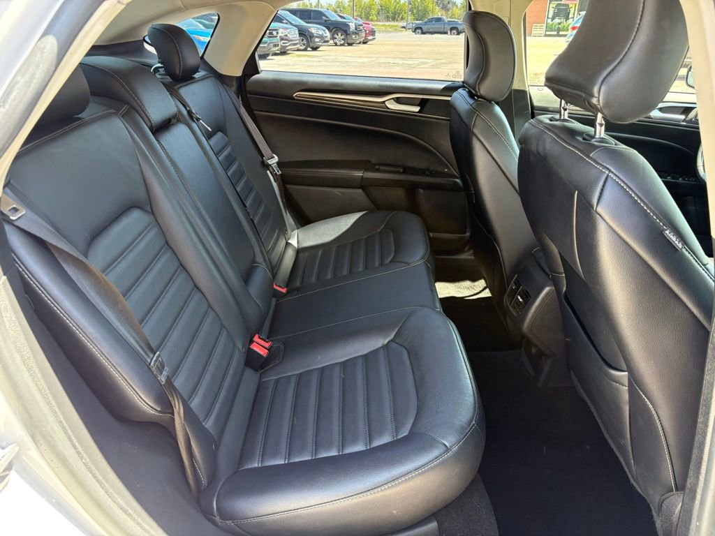 Used 2017 Ford Fusion SE w/ Fusion SE Technology Package FWD image 15