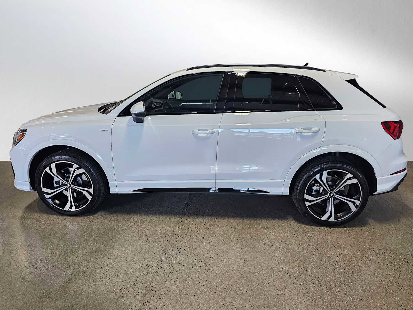 Used 2024 Audi Q3 2.0T Premium Plus image 4