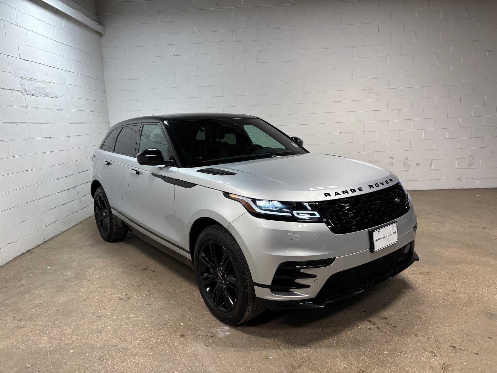 Used 2023 Land Rover Range Rover Velar R-Dynamic S AWD/4WD image 4