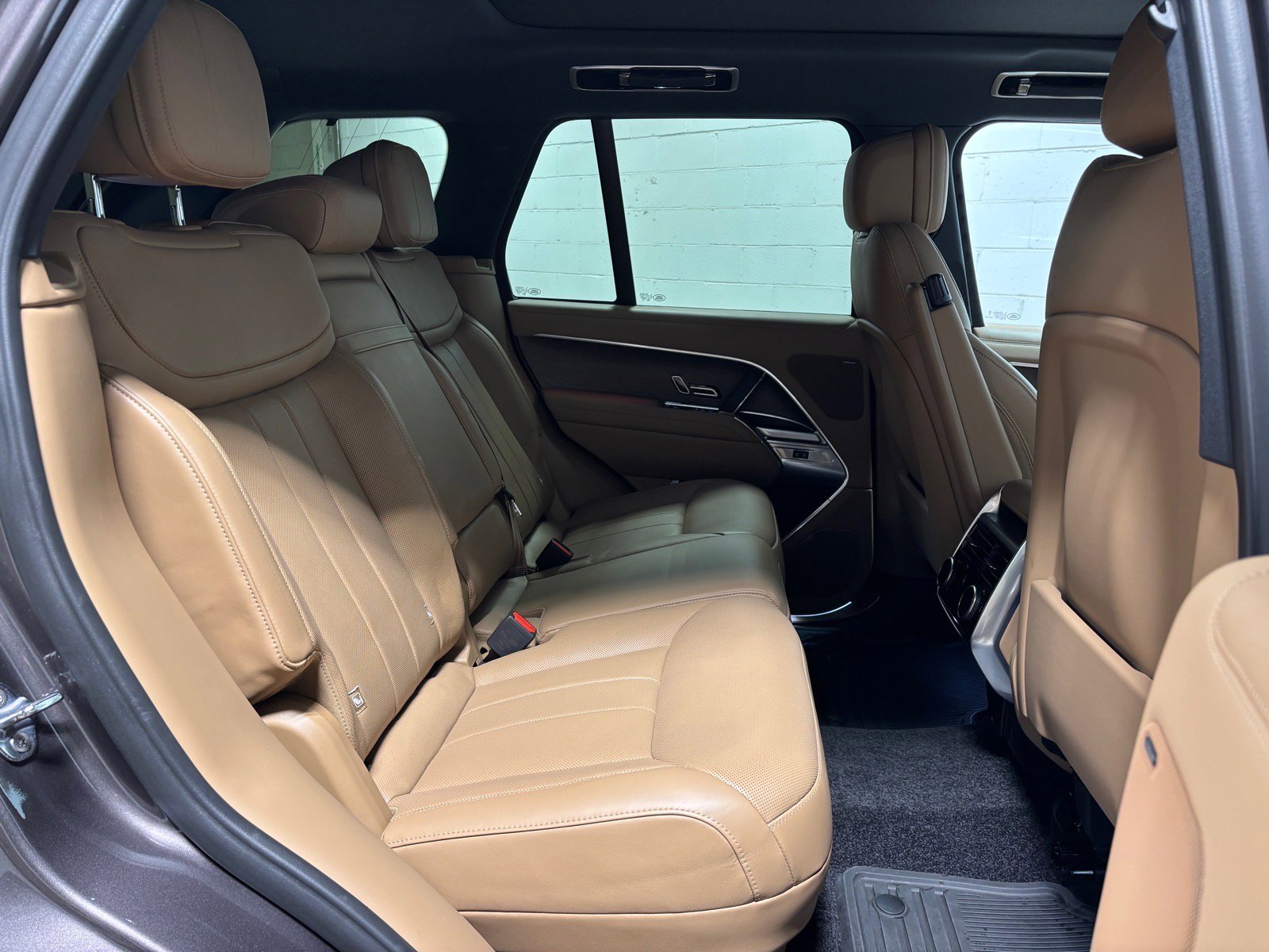 Used 2025 Land Rover Range Rover SE AWD/4WD image 39