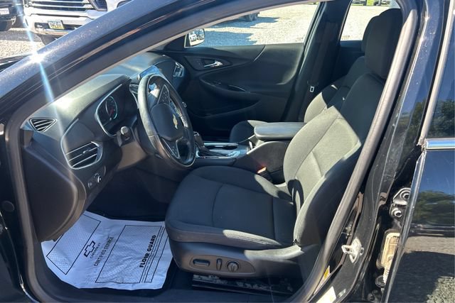 Used 2017 Chevrolet Malibu LT FWD image 9