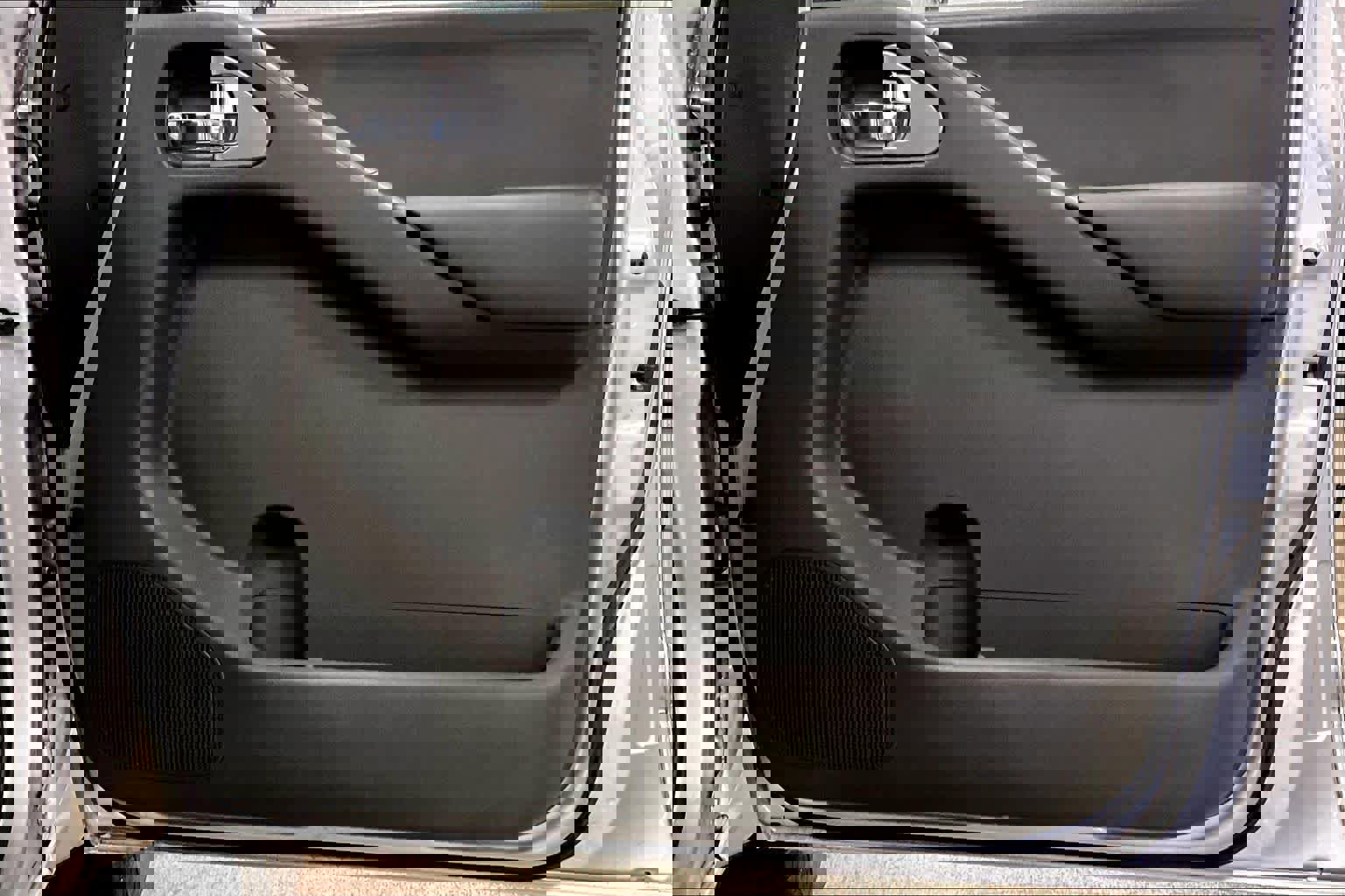 Used 2013 Nissan Frontier SV image 22