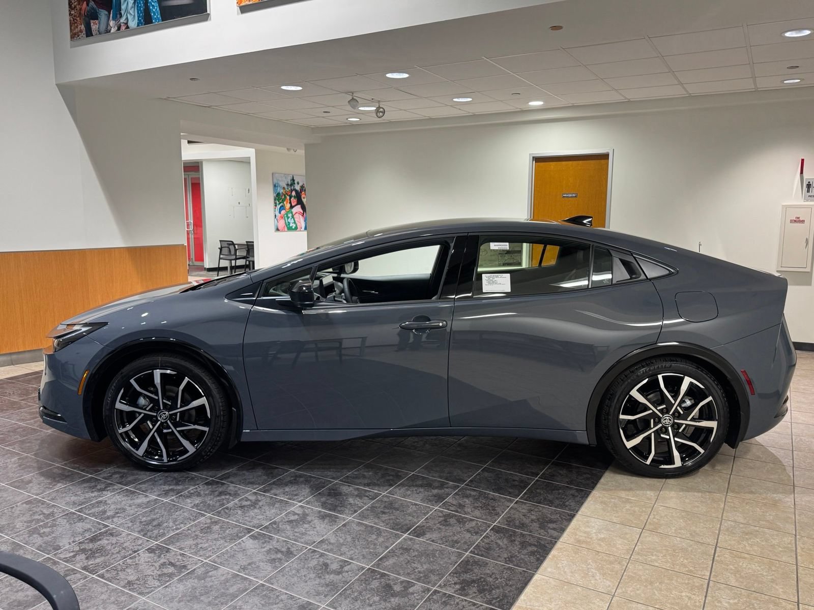 New 2026 Toyota Prius Plug-In Hybrid FWD image 5