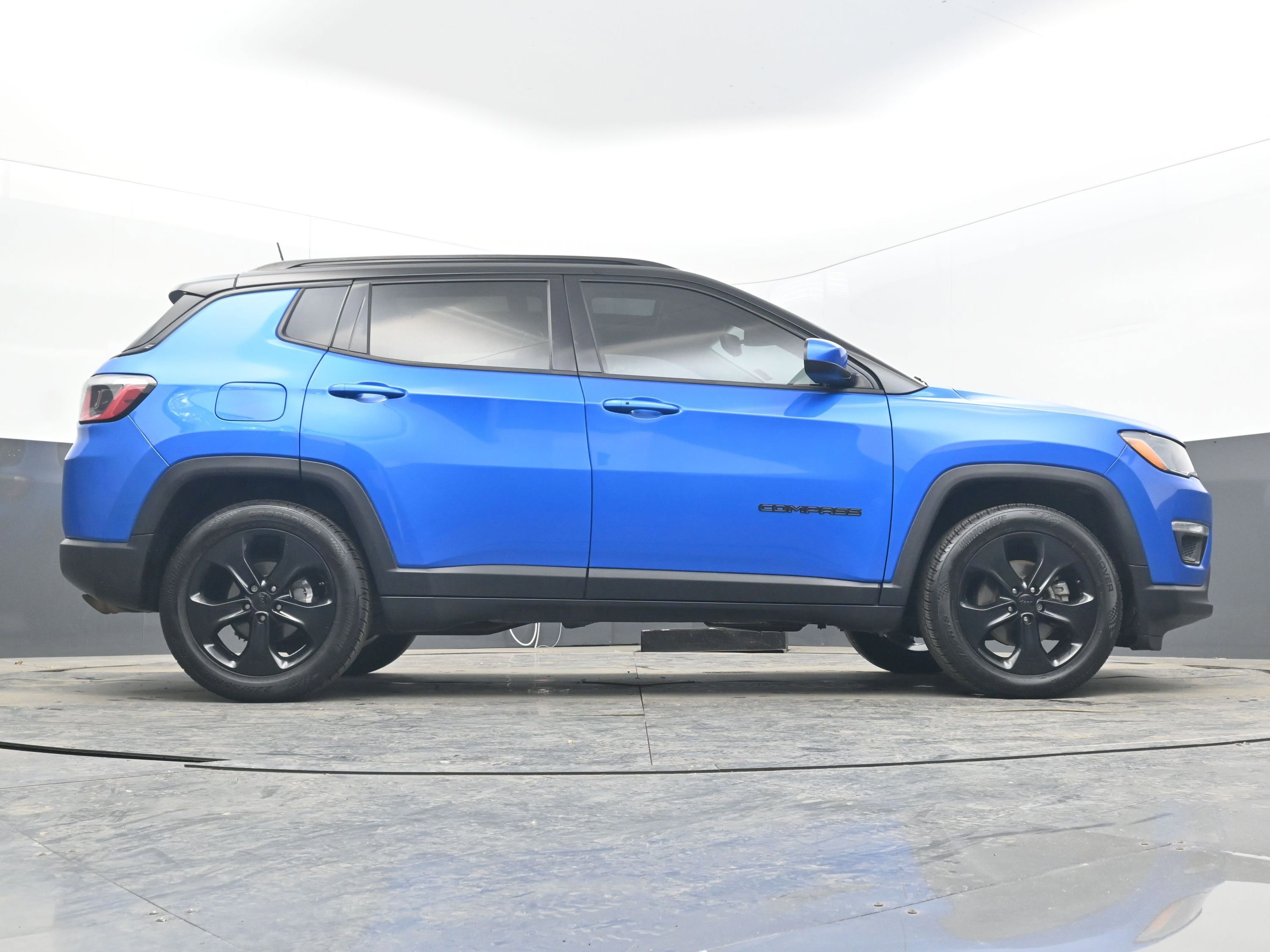Used 2020 Jeep Compass Latitude image 30