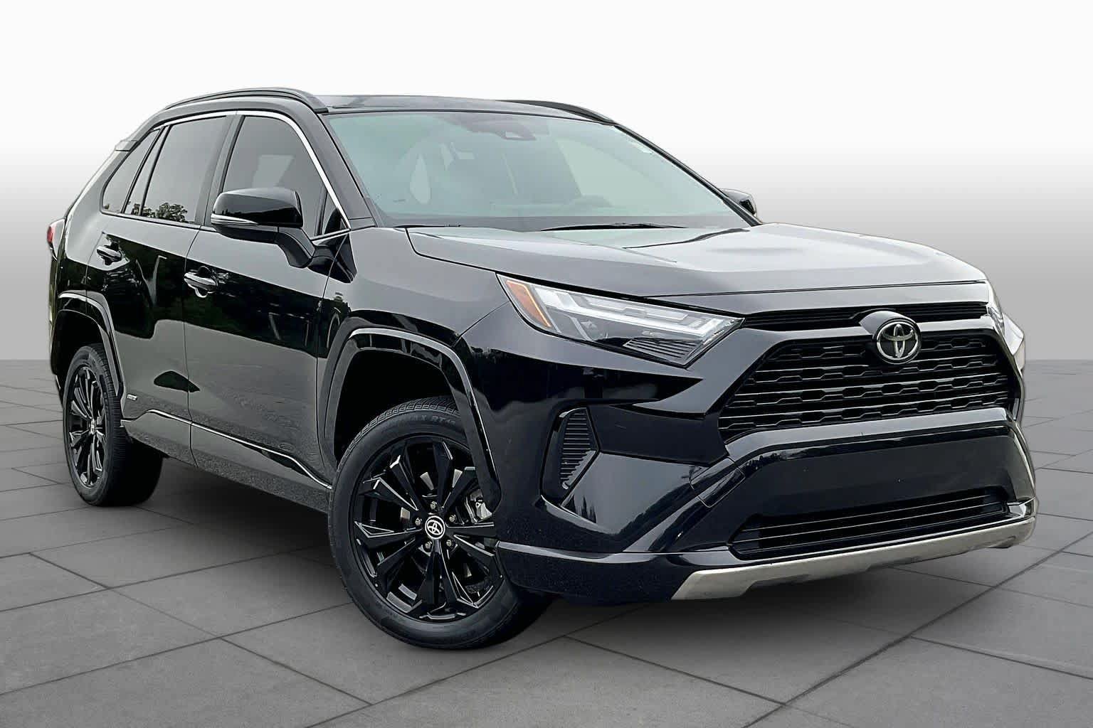 Used 2025 Toyota RAV4 SE w/ Convenience Package AWD/4WD image 3