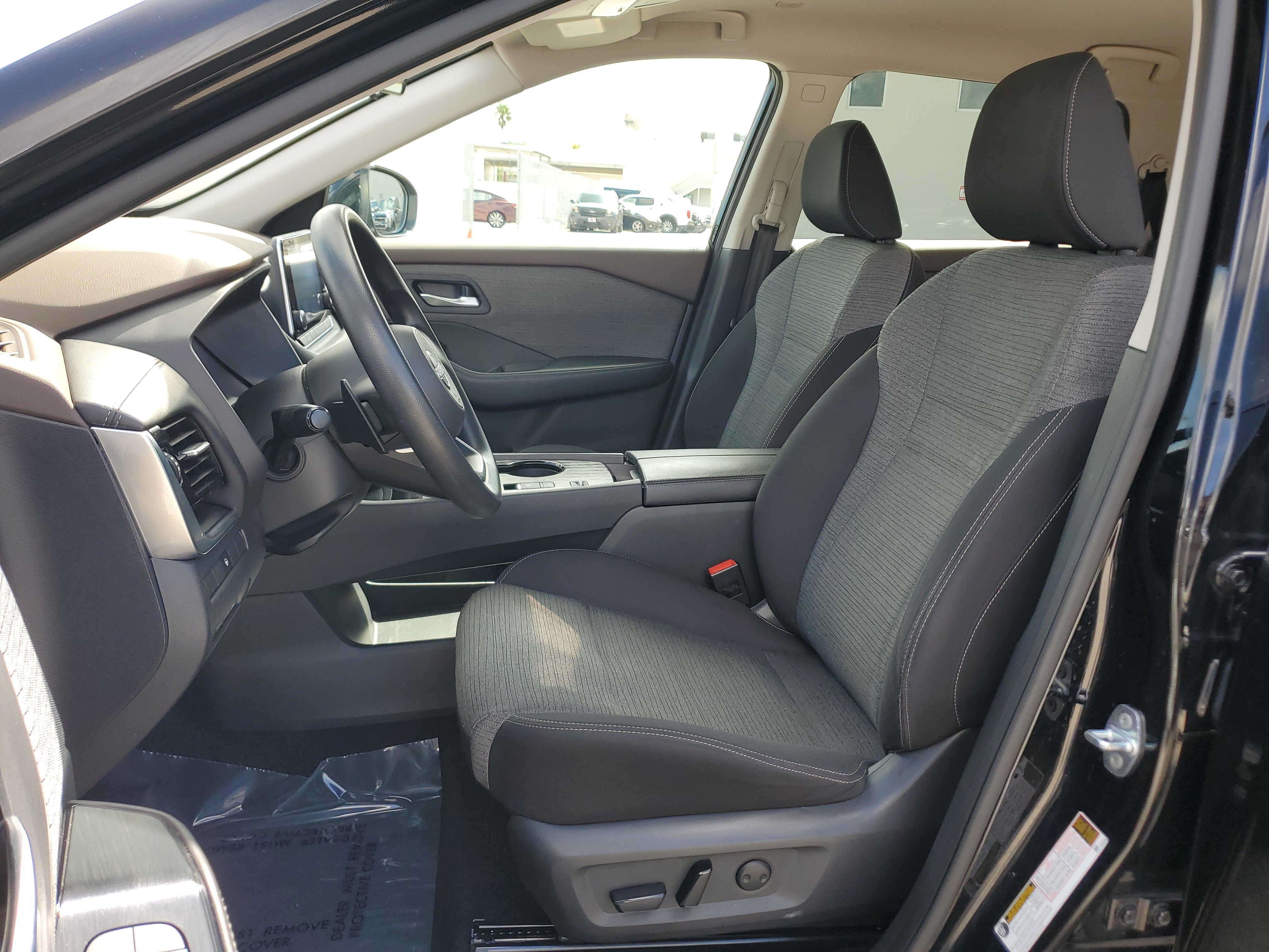 Used 2022 Nissan Rogue SV image 11