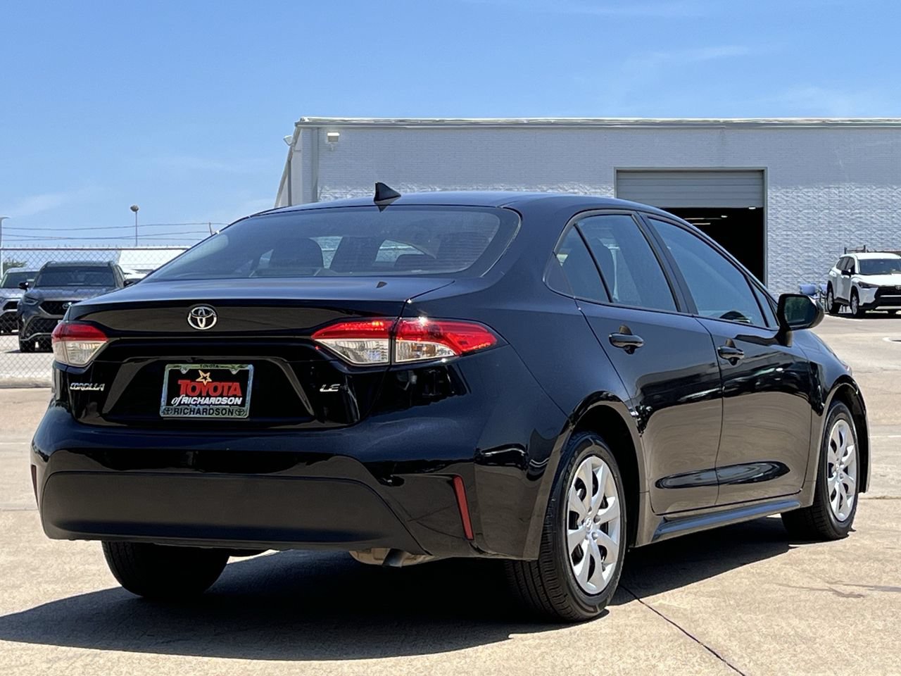 Used 2025 Toyota Corolla LE FWD image 4