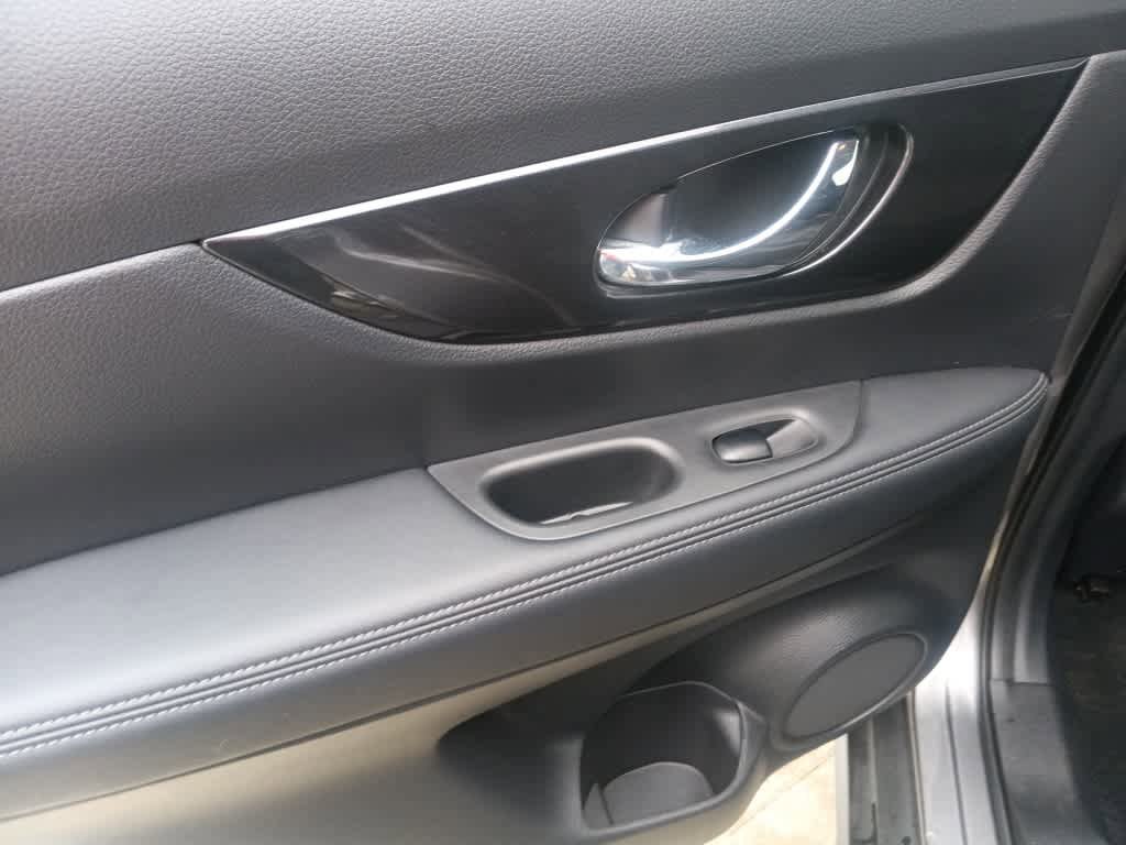 Used 2019 Nissan Rogue SV image 20