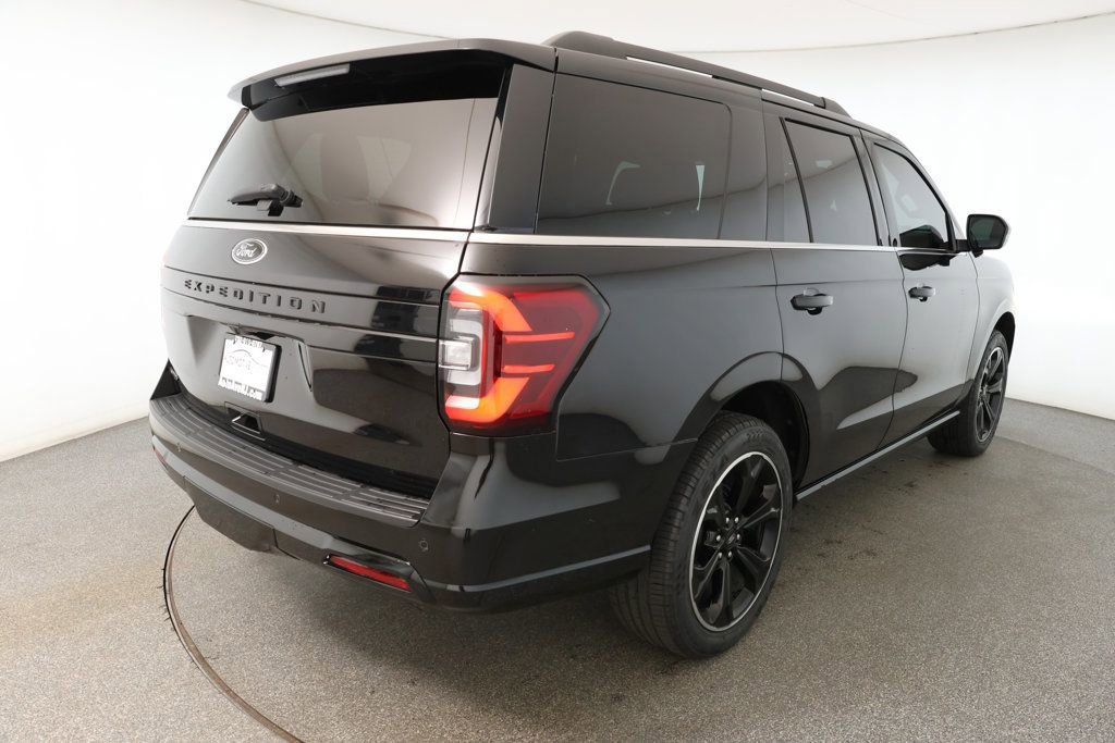 Used 2023 Ford Expedition Limited image 4