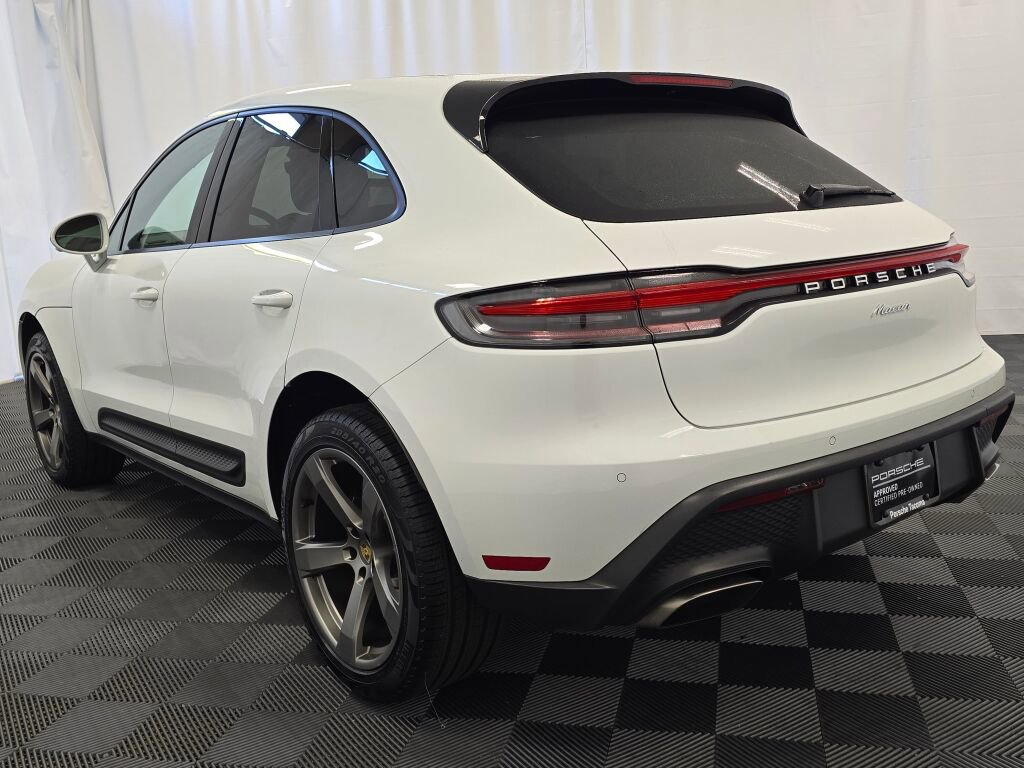 Certified 2025 Porsche Macan image 3