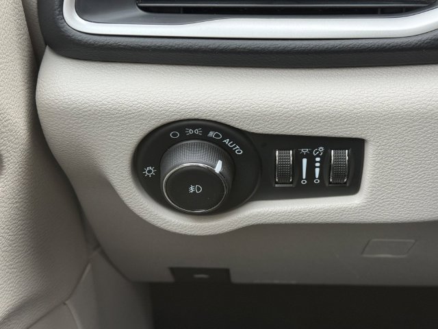 Certified 2024 Chrysler Pacifica Touring-L FWD image 23