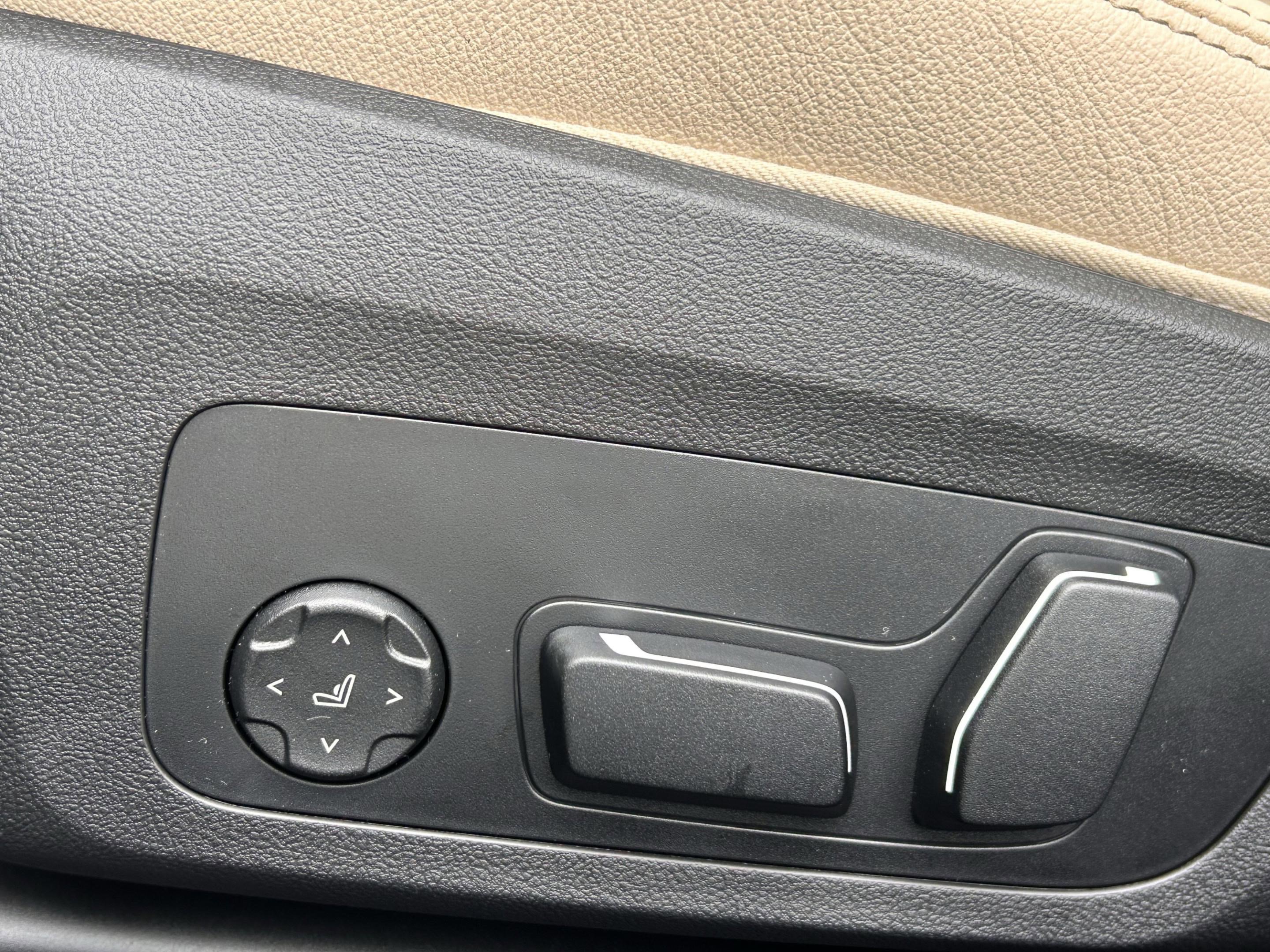 Used 2026 BMW 330i Sedan w/ Premium Package image 26