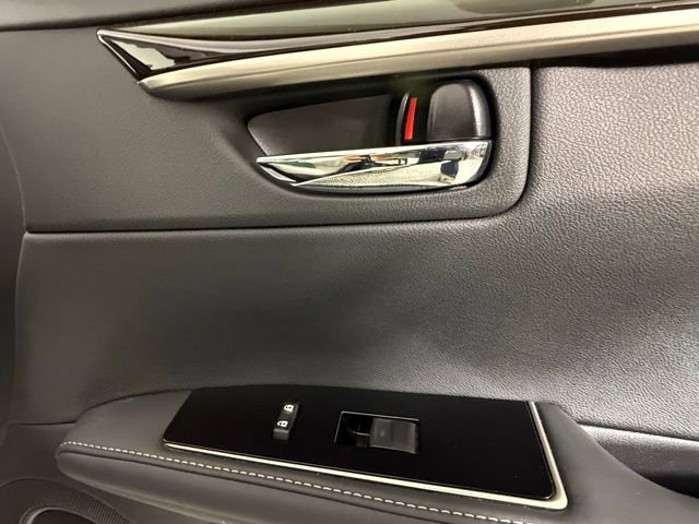 Used 2018 Lexus ES 350 350 w/ Luxury Package w/Wood Trim image 32