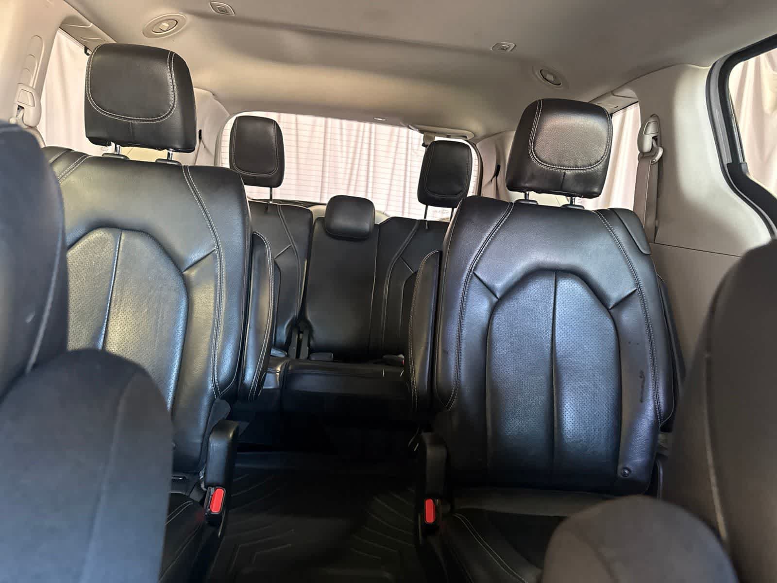 Used 2022 Chrysler Pacifica Touring-L FWD image 21