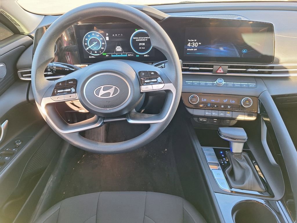 Used 2024 Hyundai Elantra Blue image 14