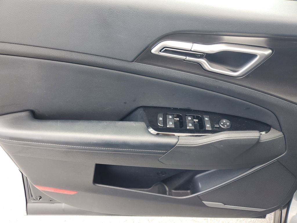 Used 2025 Kia Sportage EX image 16