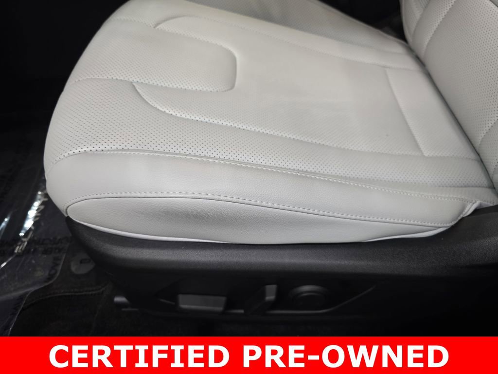 Certified 2025 Hyundai Elantra Limited image 29