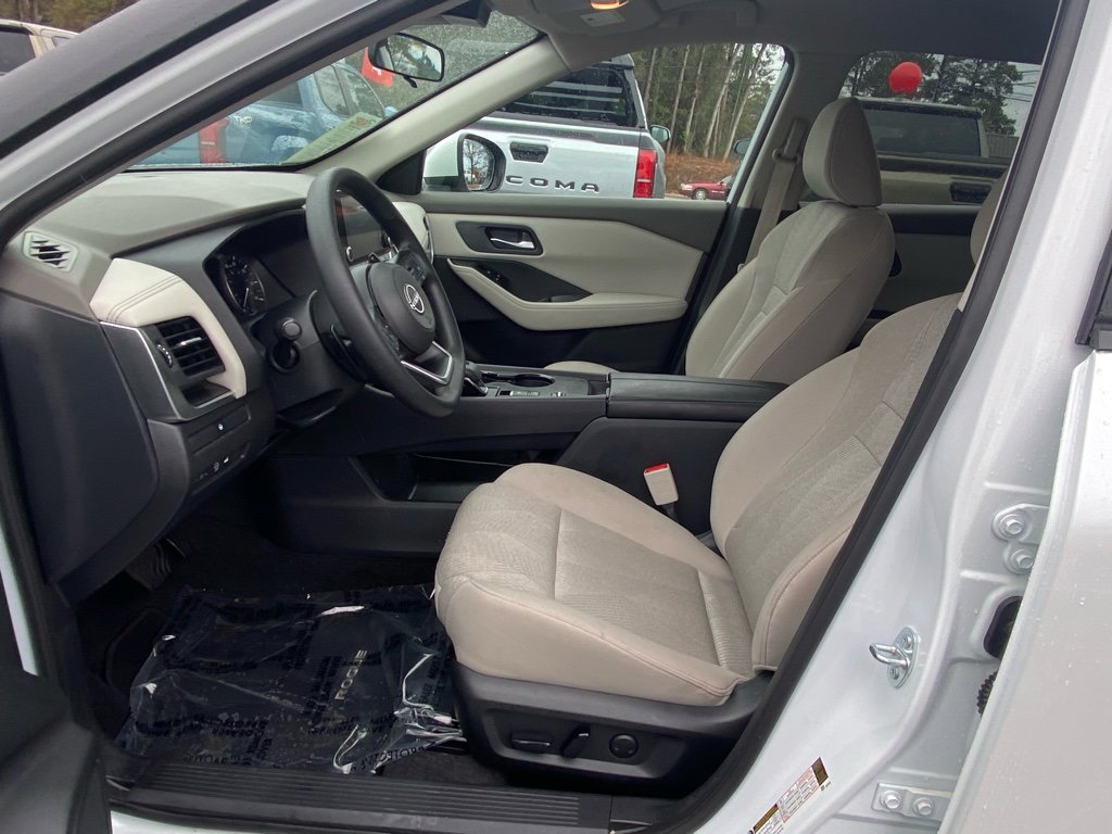 Used 2024 Nissan Rogue SV image 5