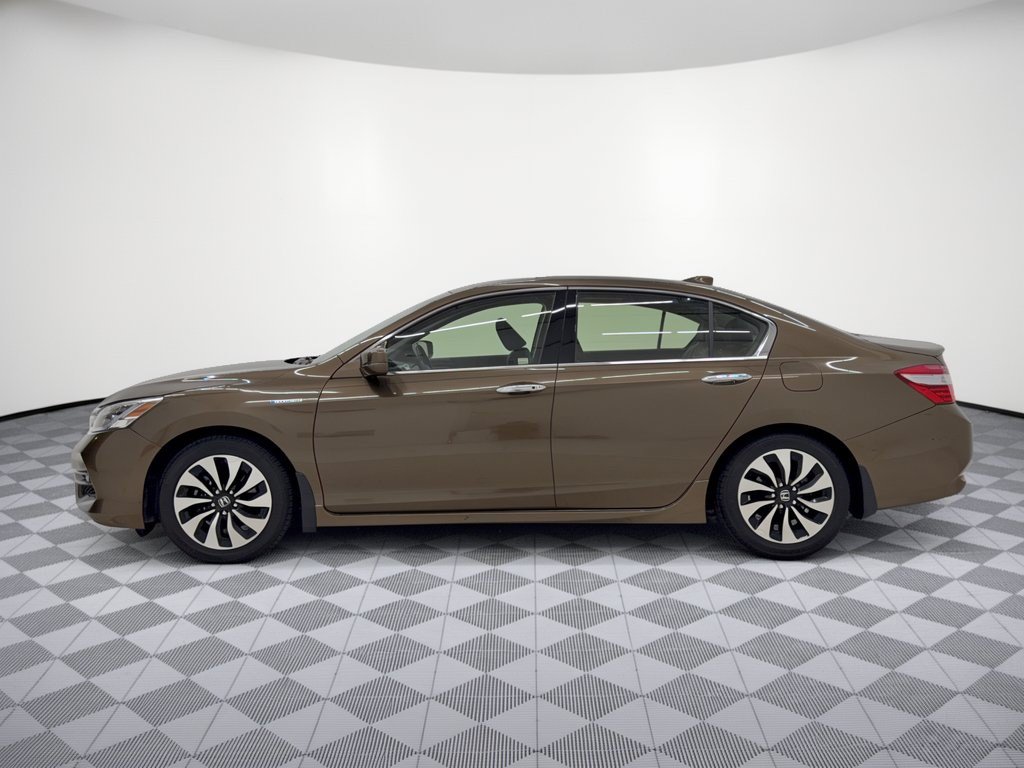 Used 2017 Honda Accord Touring image 2