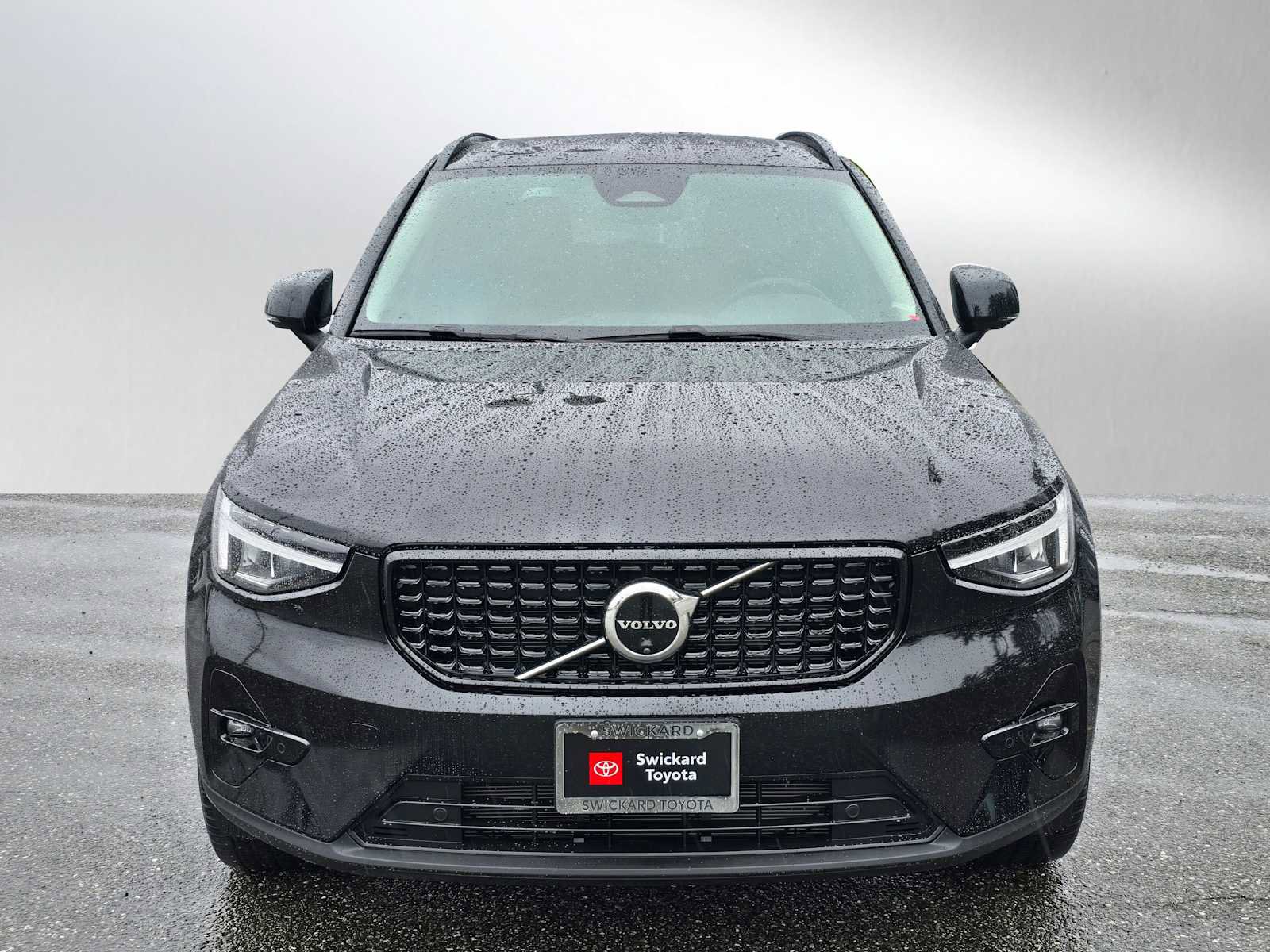 Used 2025 Volvo XC40 B5 Plus AWD/4WD image 8