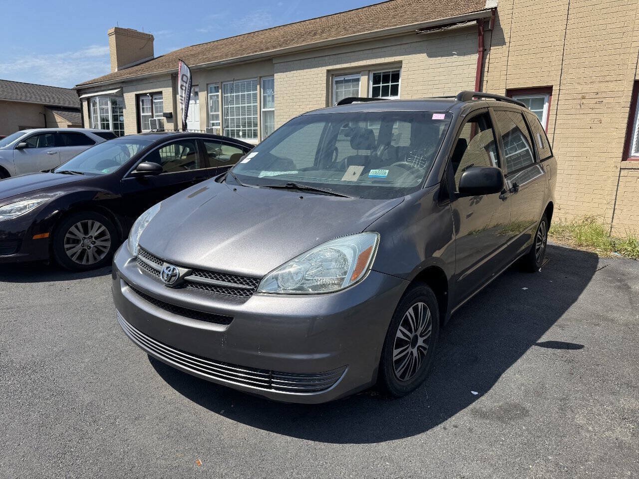 Used 2005 Toyota Sienna CE w/ CE Pkg 1 FWD image 3