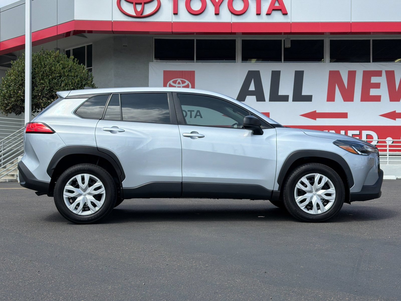 Used 2022 Toyota Corolla Cross L FWD image 6