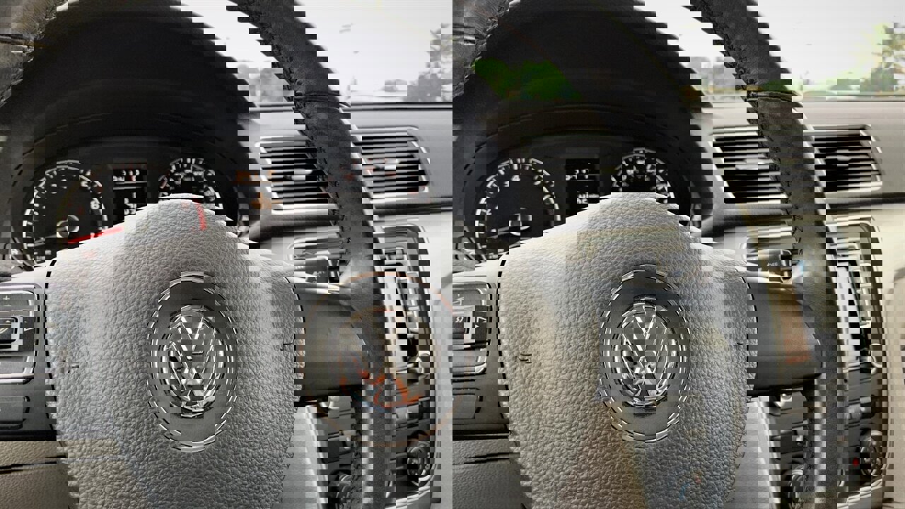 Used 2015 Volkswagen Passat 1.8T Limited Edition FWD image 9