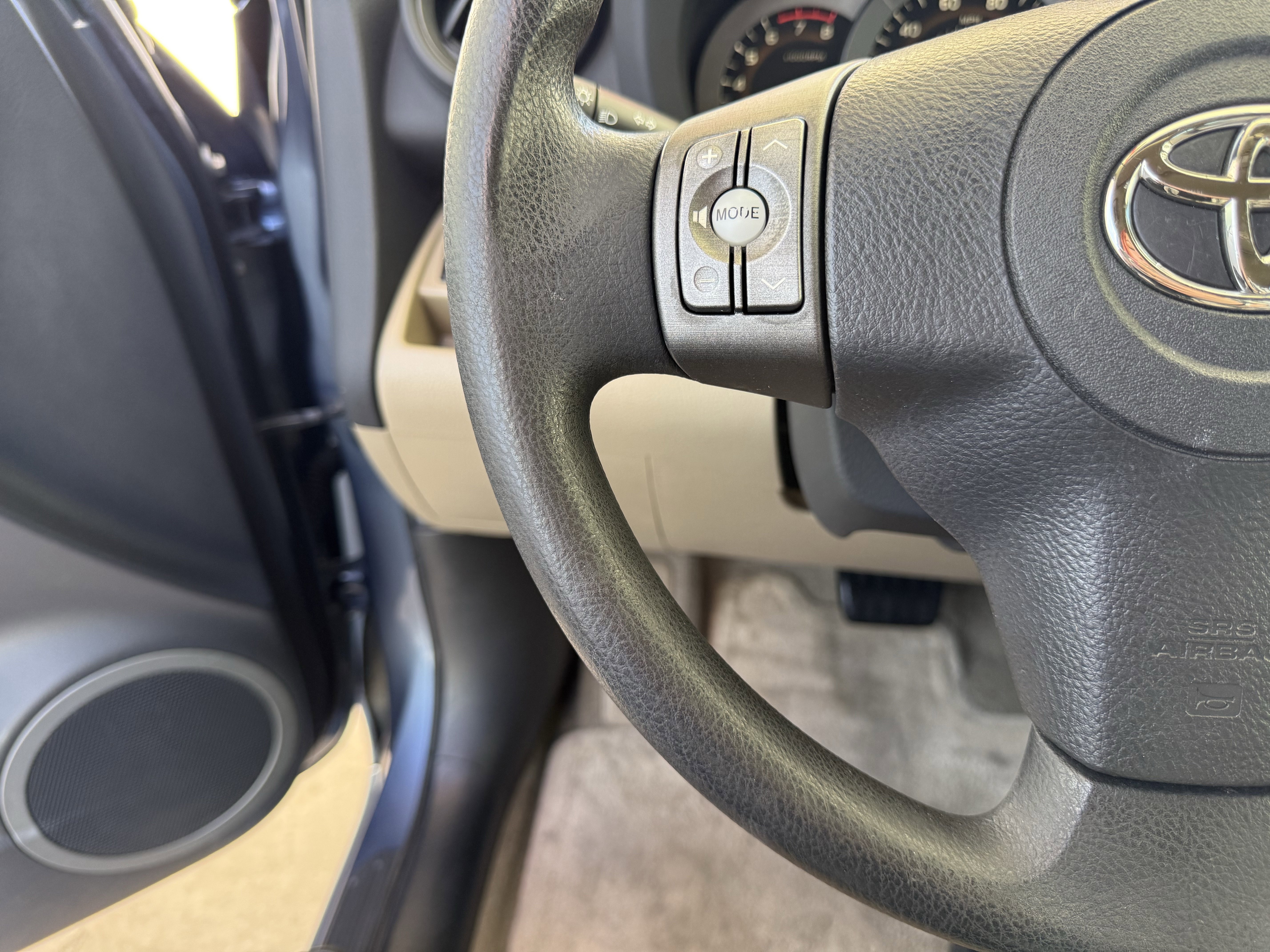 Used 2012 Toyota RAV4 FWD w/ 3rd Row image 9