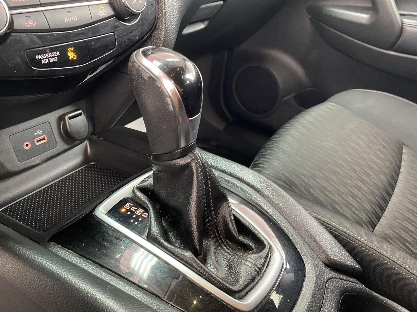 Used 2018 Nissan Rogue SV w/ Premium Package image 23