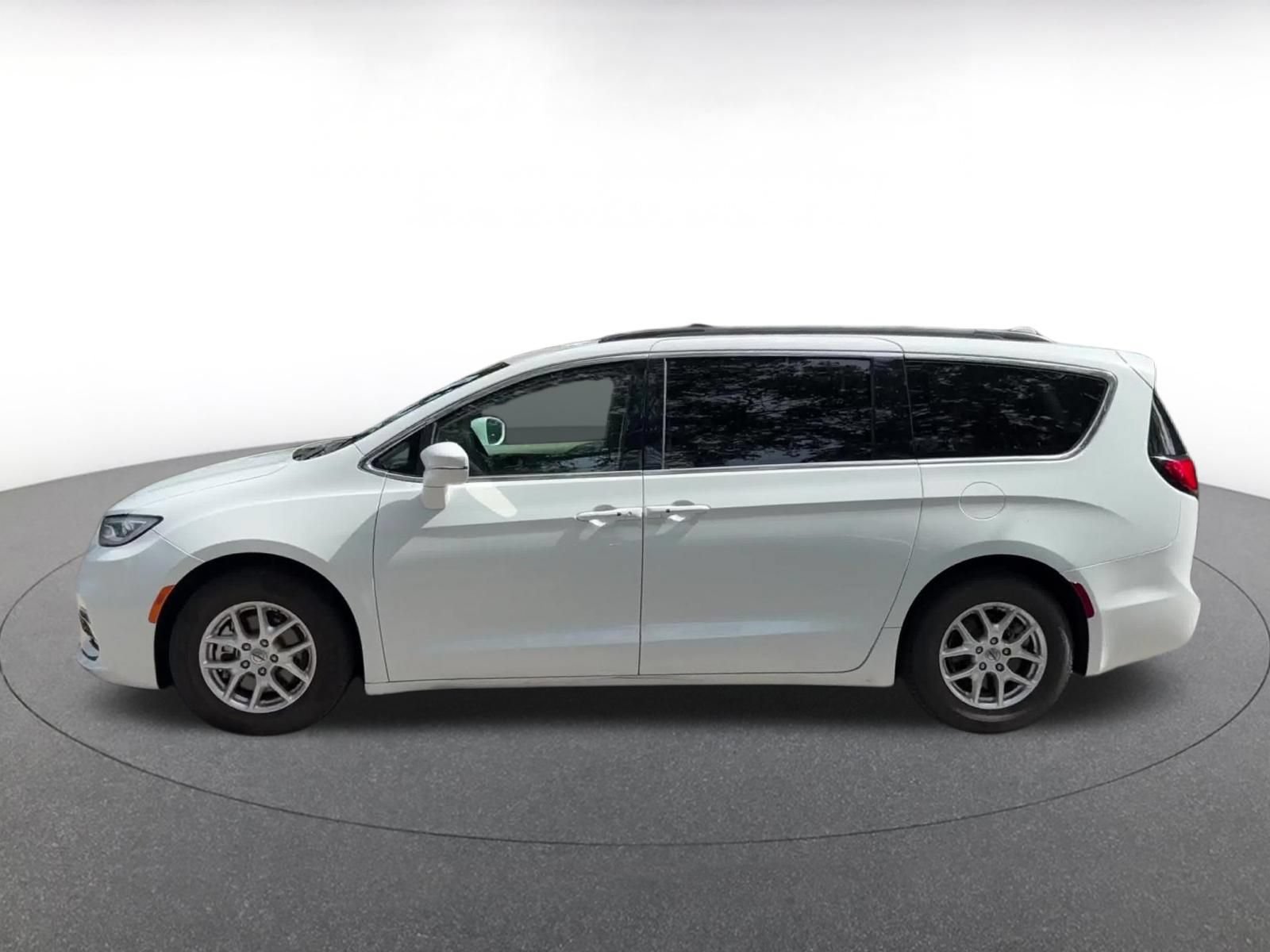Used 2022 Chrysler Pacifica Touring-L FWD image 9