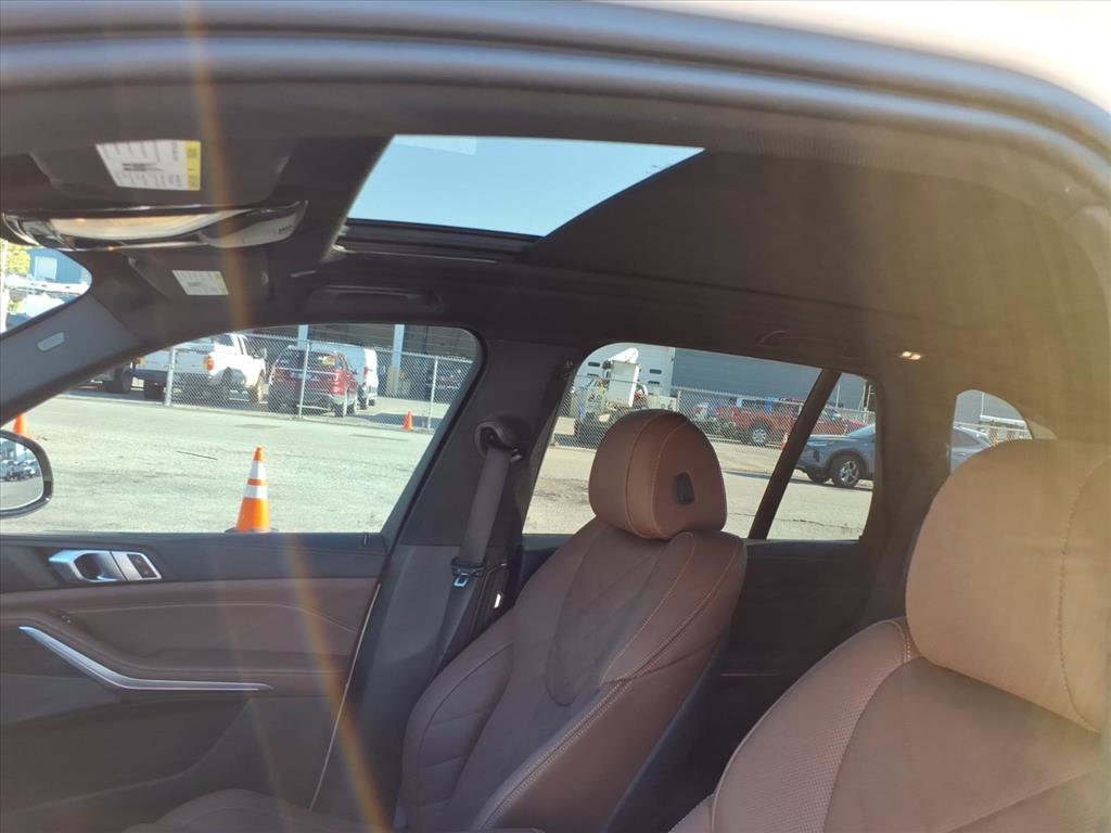 Used 2023 BMW X5 xDrive45e w/ M Sport Package image 11