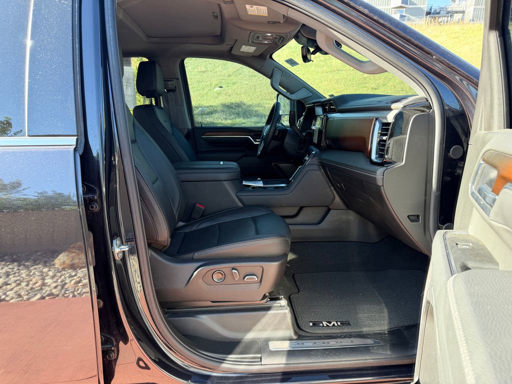 Used 2025 GMC Sierra 3500 Denali w/ Denali Reserve Package AWD/4WD image 29