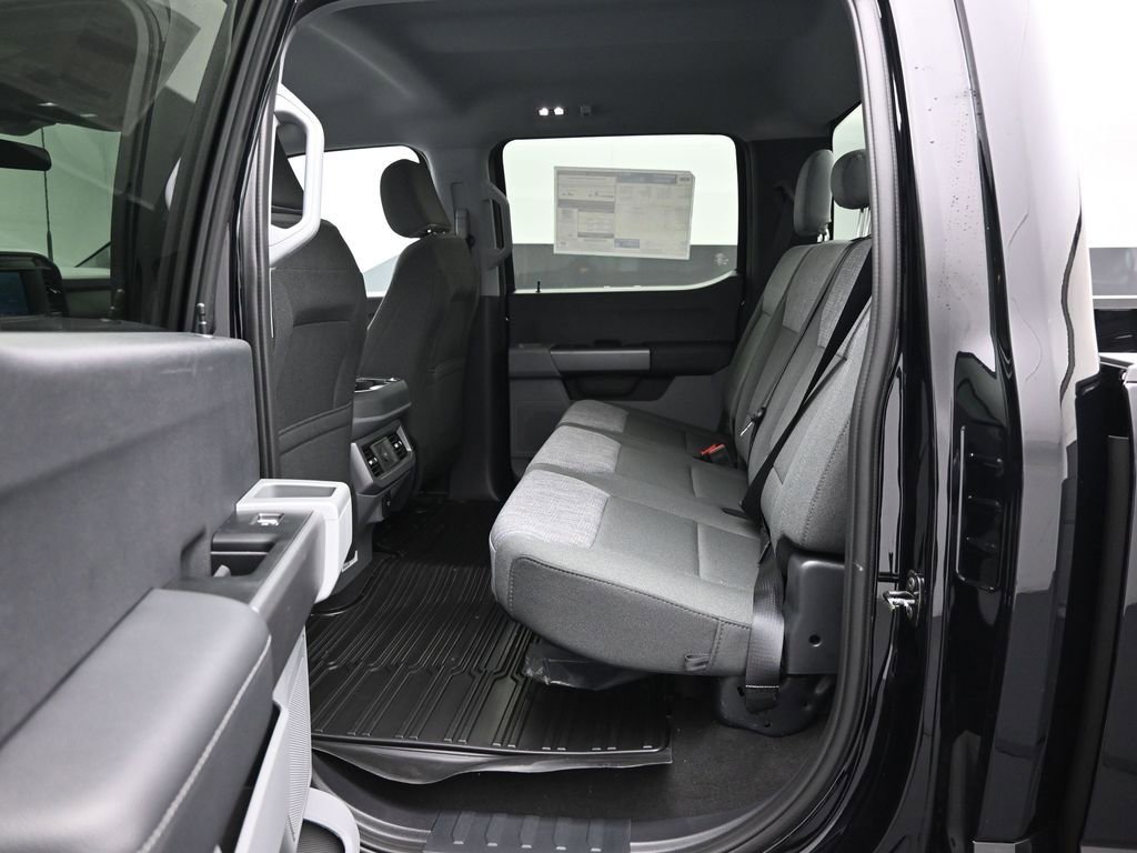 New 2026 Ford F250 XLT w/ FX4 Off-Road Package image 18