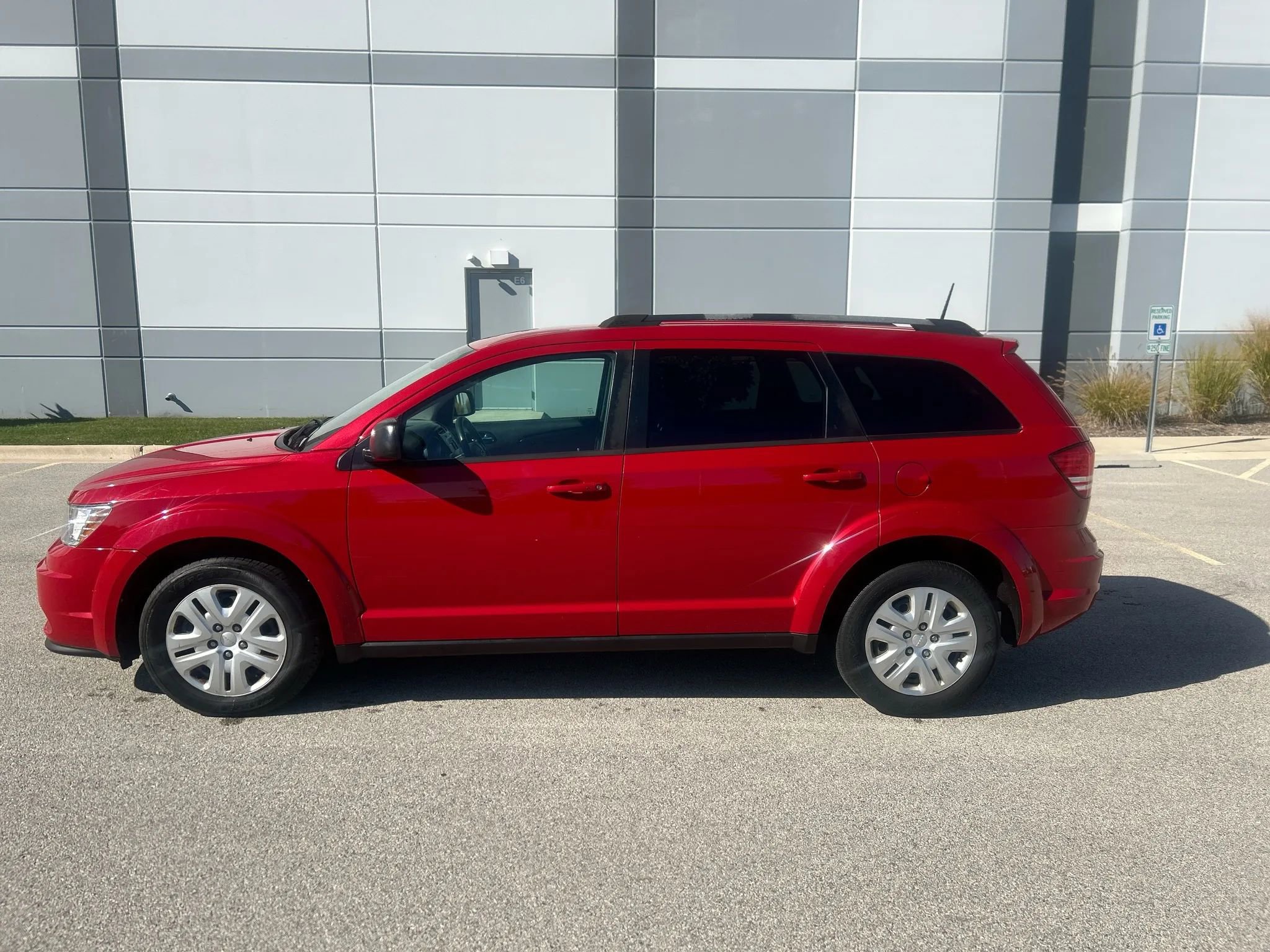 Used 2018 Dodge Journey SE image 2