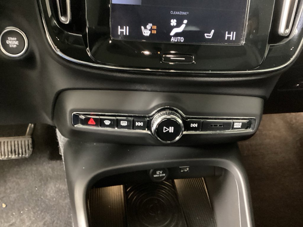 Used 2019 Volvo XC40 T5 Momentum image 26