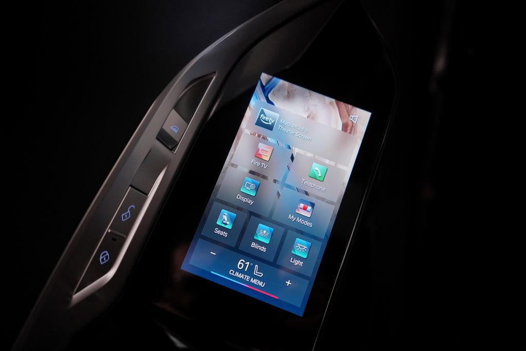 Used 2025 BMW i7 eDrive50 w/ M Sport Package image 15