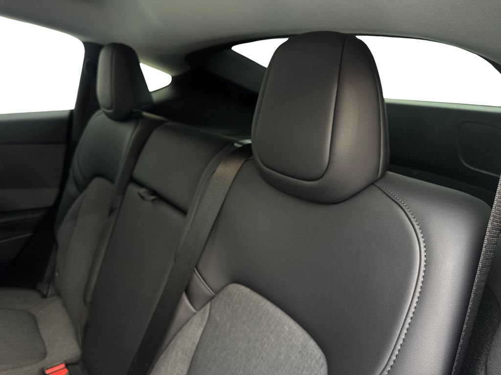 Used 2026 Tesla Model Y 2WD image 32