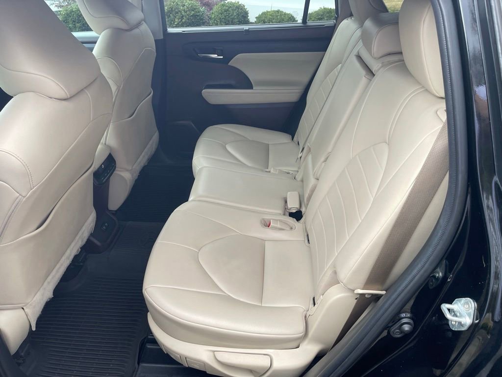 Used 2020 Toyota Highlander XLE image 20