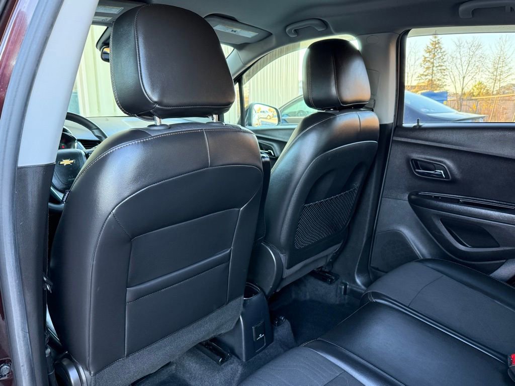 Used 2021 Chevrolet Trax LT w/ LT Convenience Package image 13