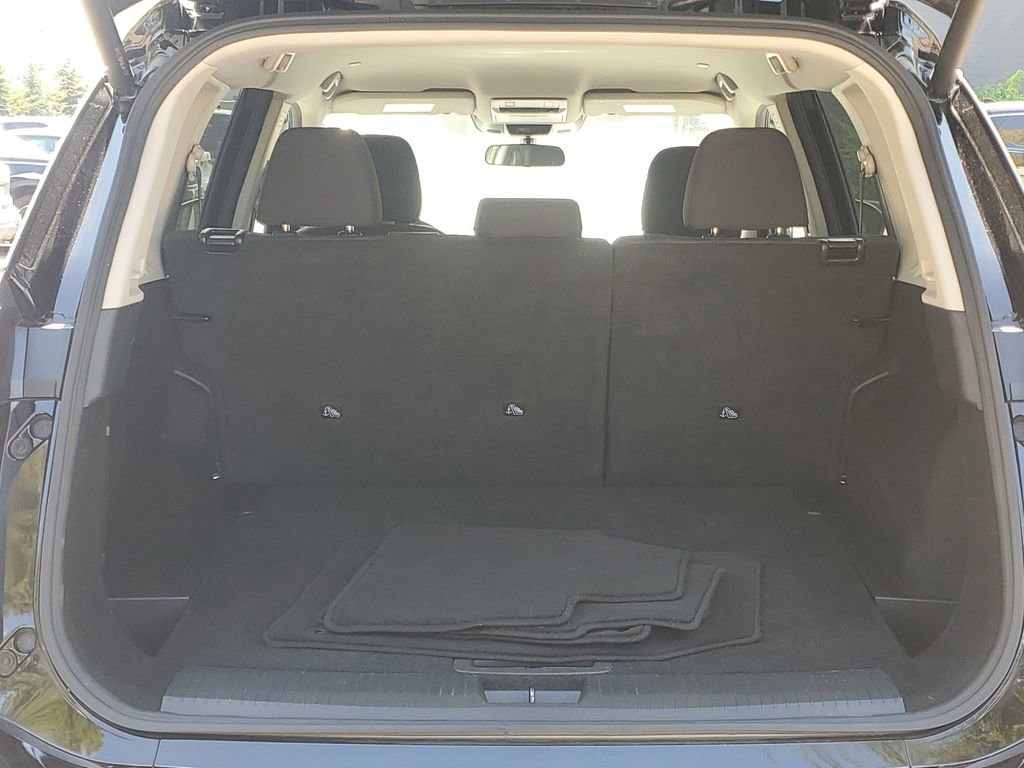 Used 2024 Nissan Rogue SV image 8