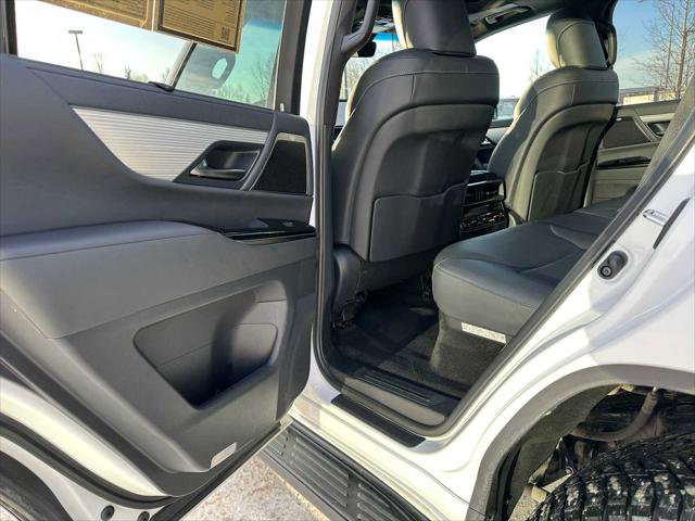 Used 2024 Lexus LX 600 F Sport image 17