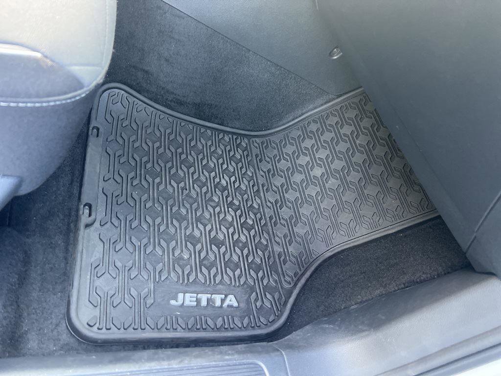 Used 2025 Volkswagen Jetta Sport image 31