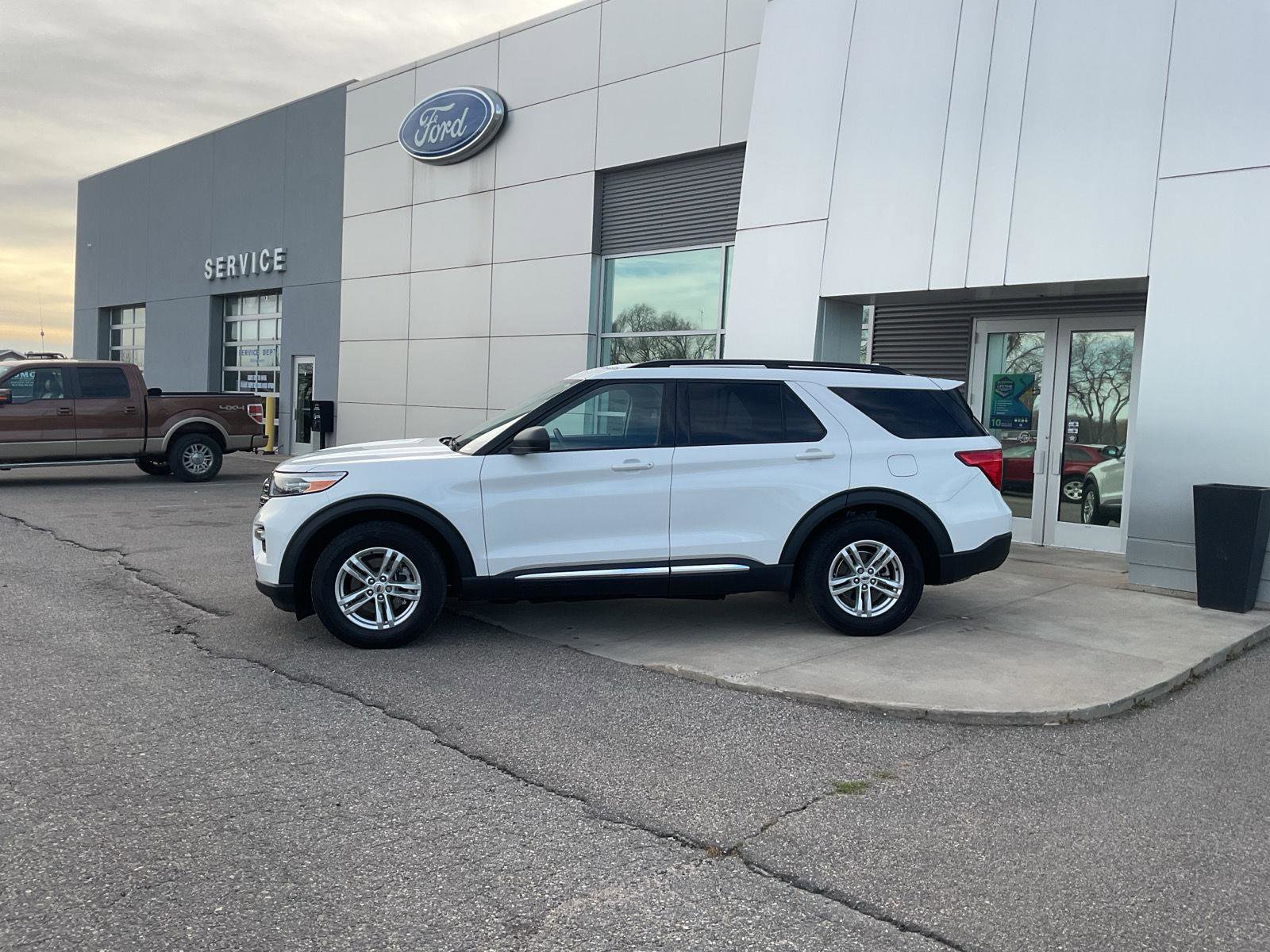 Used 2023 Ford Explorer XLT w/ Equipment Group 202A image 2