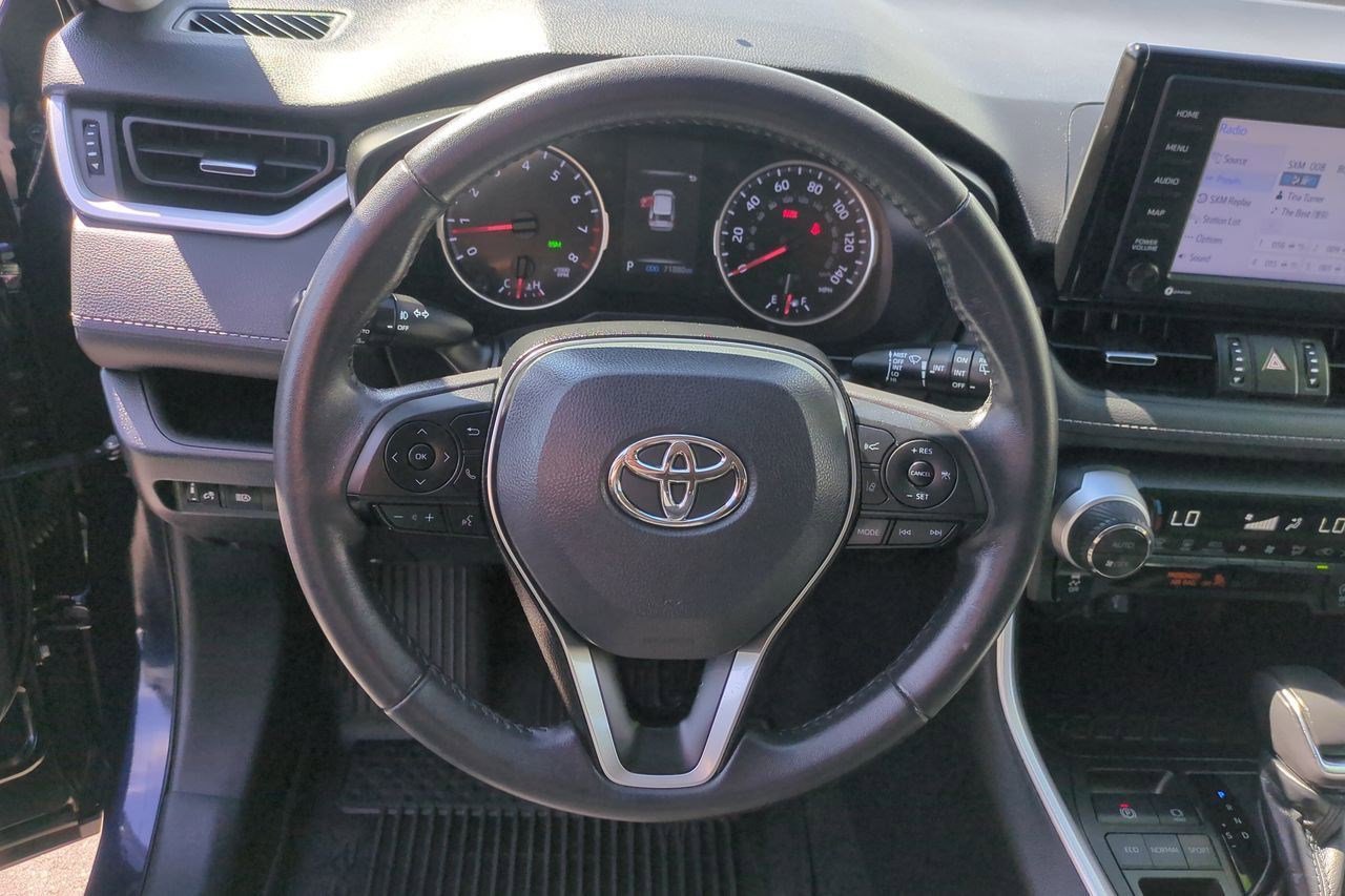 Used 2022 Toyota RAV4 XLE Premium image 11