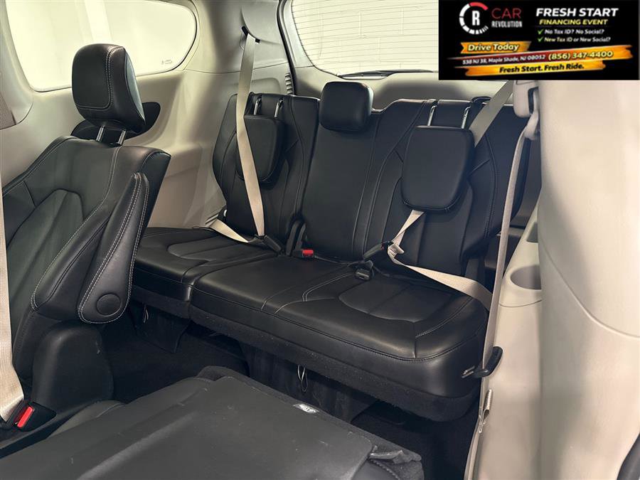 Used 2024 Chrysler Pacifica Limited FWD image 68