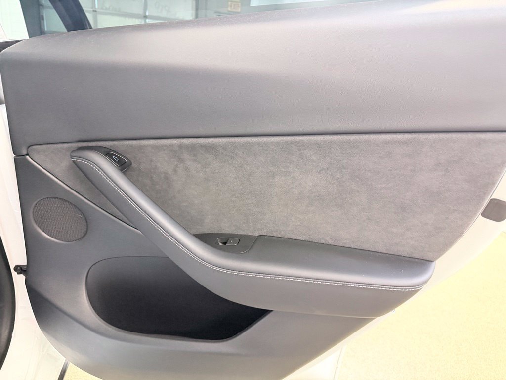 Used 2022 Tesla Model Y Long Range AWD/4WD image 34