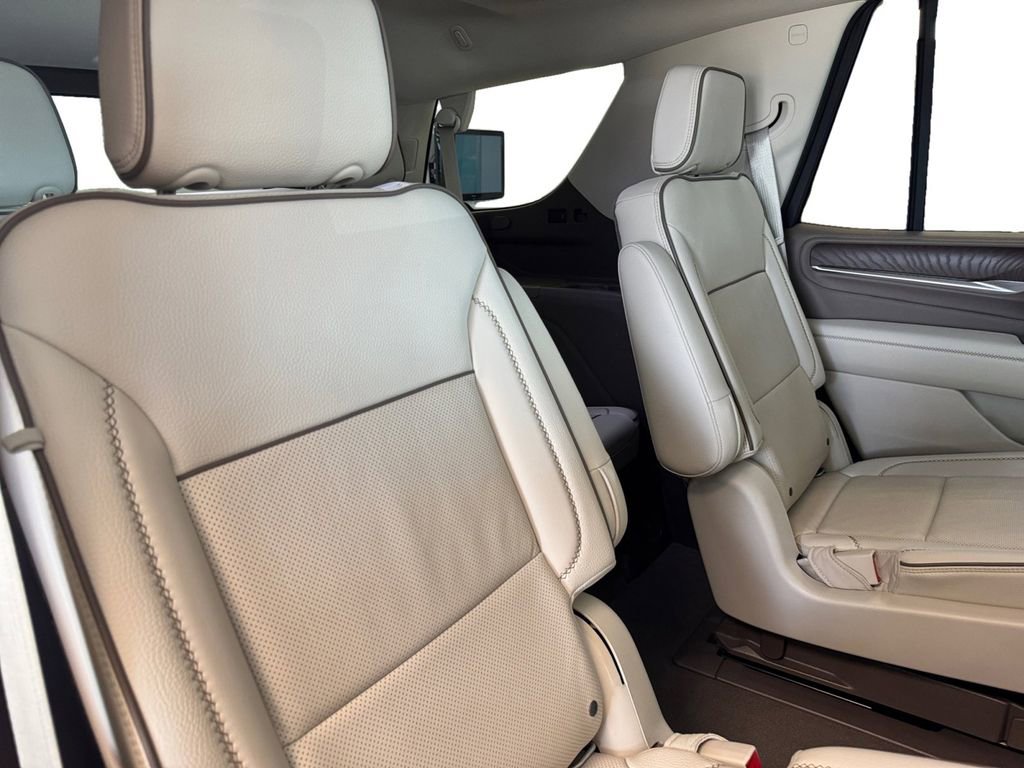 Used 2021 GMC Yukon Denali w/ Denali Premium Package AWD/4WD image 18