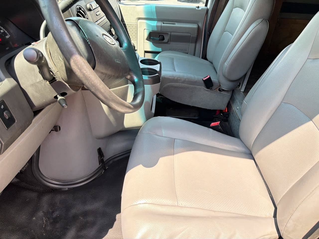 Used 2018 Ford E-350 and Econoline 350 Super Duty RWD image 13