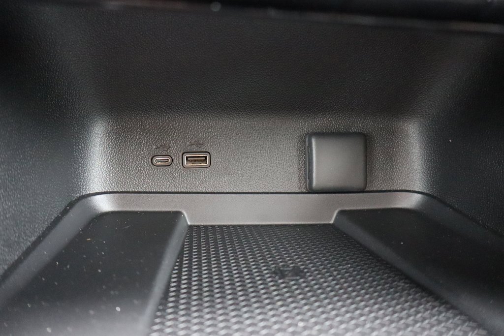 Used 2025 Chevrolet Traverse LT w/ Sun and Wheel Package image 17