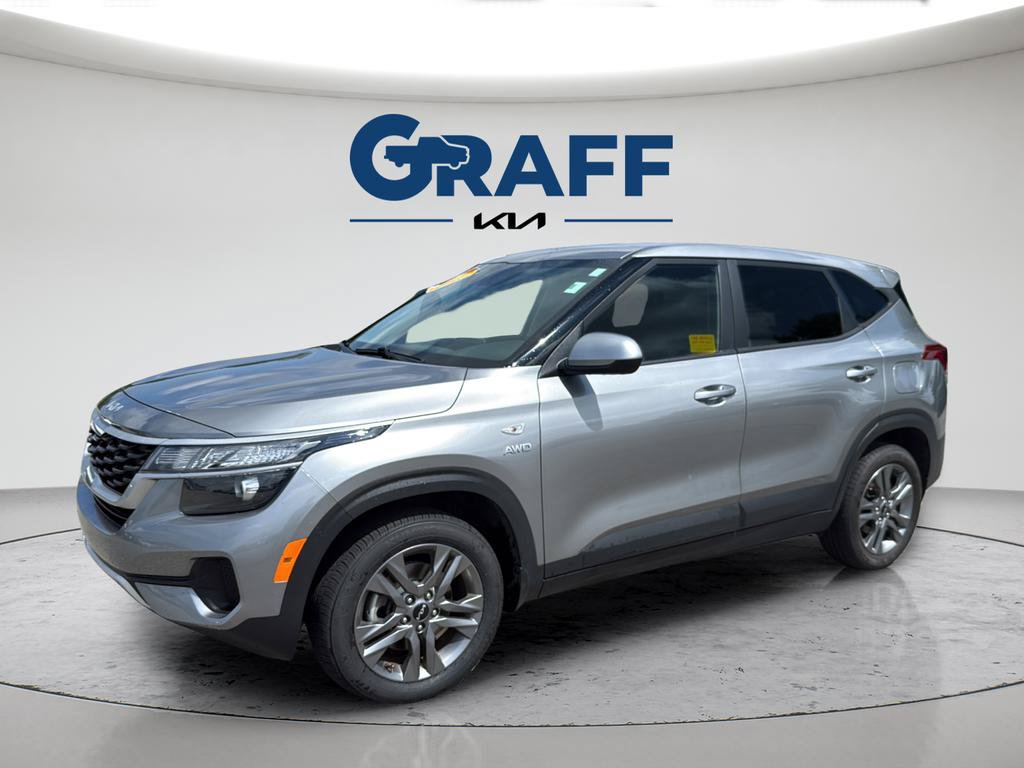 Used 2023 Kia Seltos LX AWD/4WD image 2